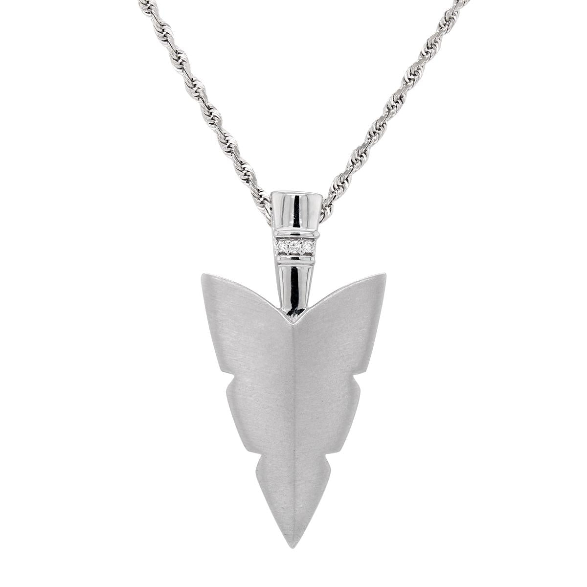 STERLING SILVER ARROWHEAD PENDANT NECKLACE, CT TW